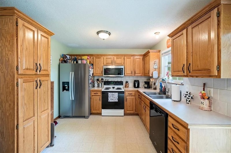 713 N Downey Ct, Independence, MO 64056