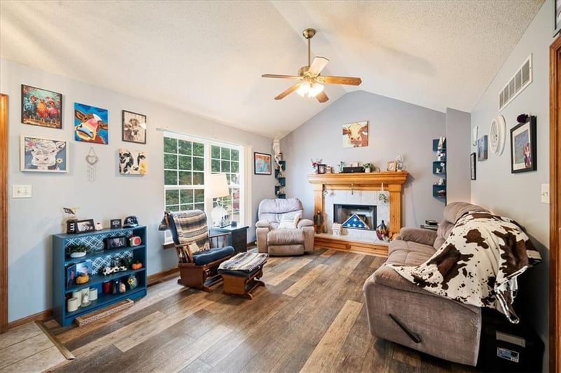 713 N Downey Ct, Independence, MO 64056