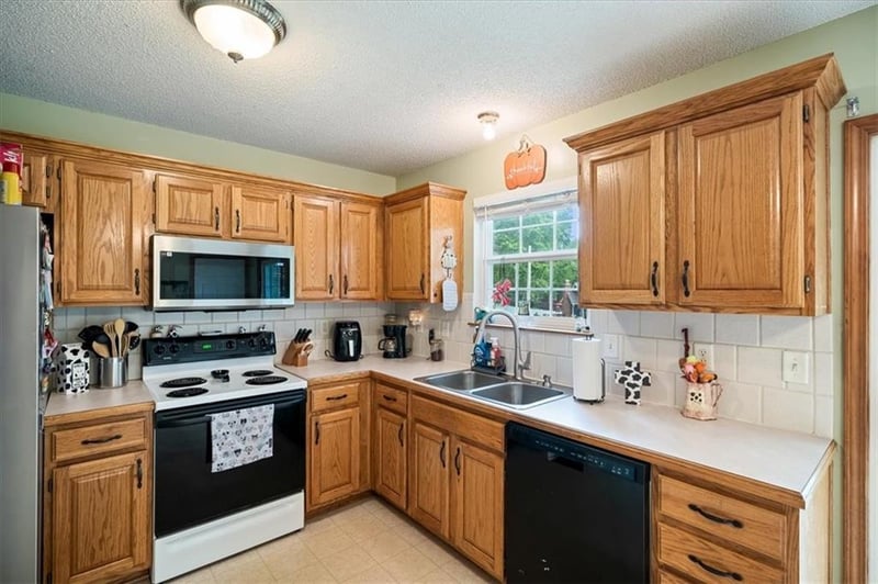 713 N Downey Ct, Independence, MO 64056