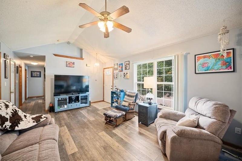 713 N Downey Ct, Independence, MO 64056