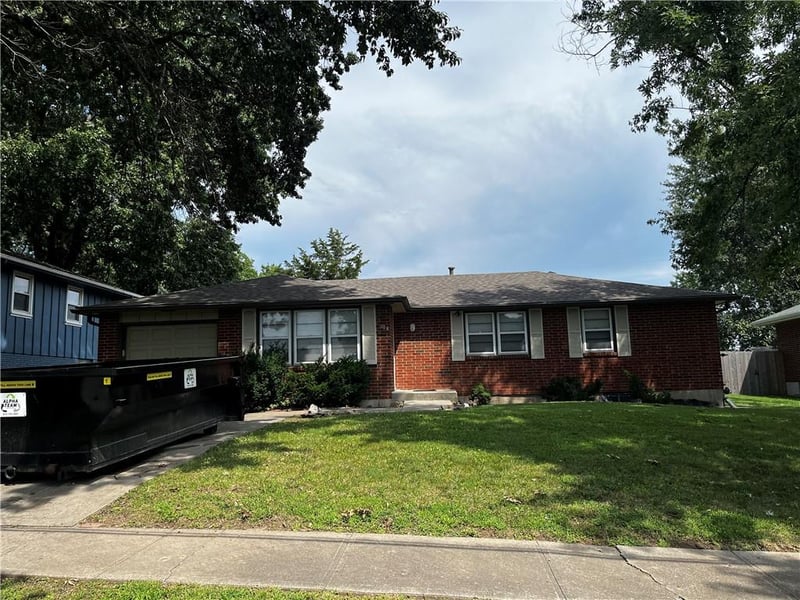 304 NE 88th St, Kansas City, MO 64155