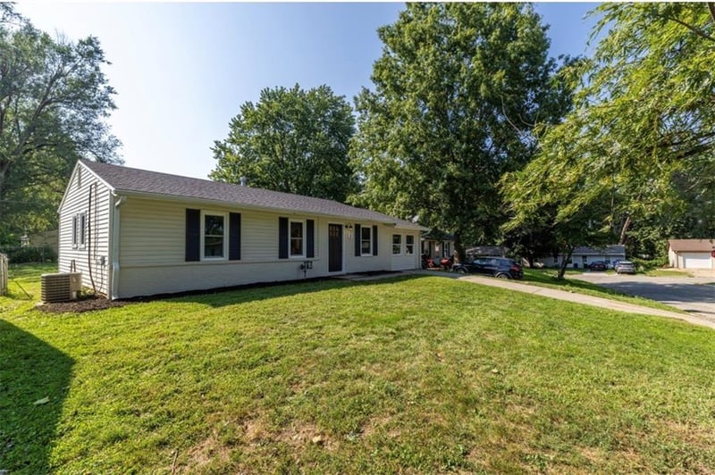 3304 Chippewa Ln, St Joseph, MO 64503