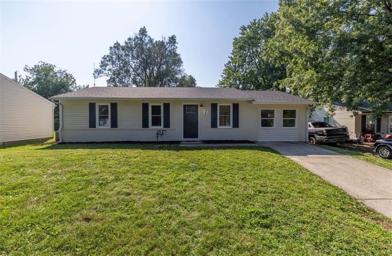 3304 Chippewa Ln, St Joseph, MO 64503
