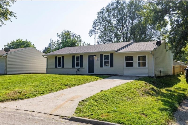 3304 Chippewa Ln, St Joseph, MO 64503