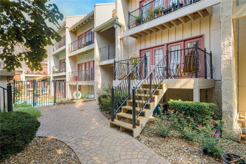 1111 W 46th St #53, Kansas City, MO 64112