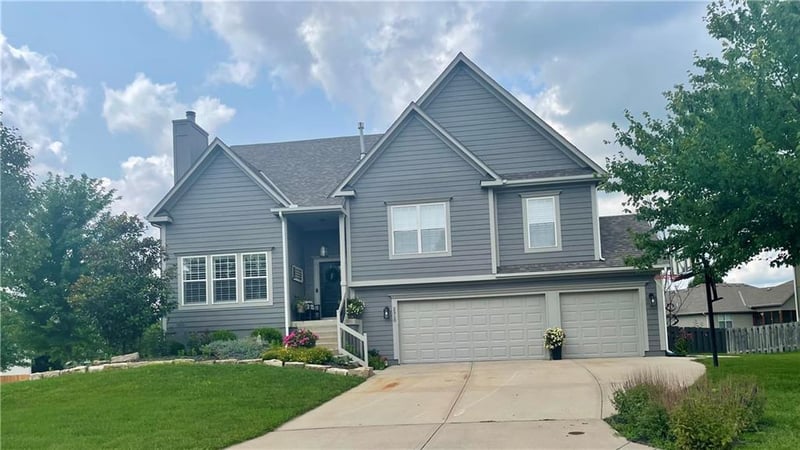 2310 W Layton Dr, Olathe, KS 66061