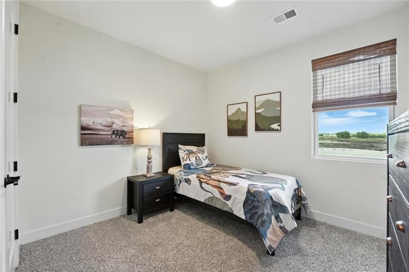 1814 Halls Creek Ave, Raymore, MO 64083