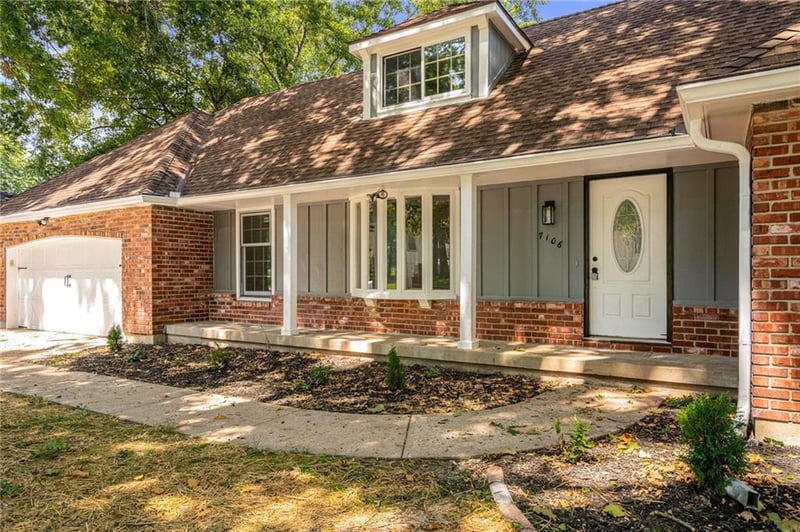 7106 E 127th St, Grandview, MO 64083