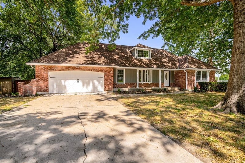 7106 E 127th St, Grandview, MO 64083