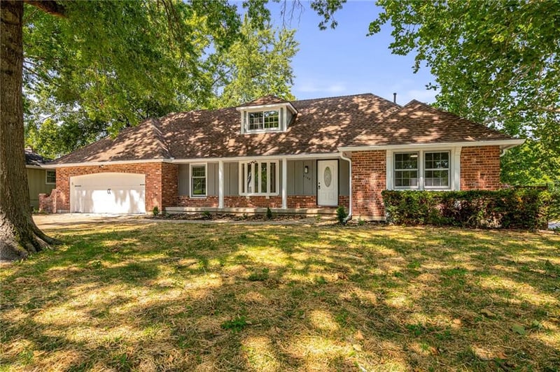 7106 E 127th St, Grandview, MO 64083