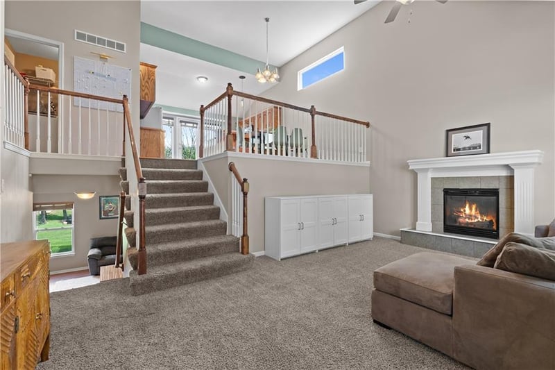 8715 N Robinhood Ave, Kansas City, MO 64154
