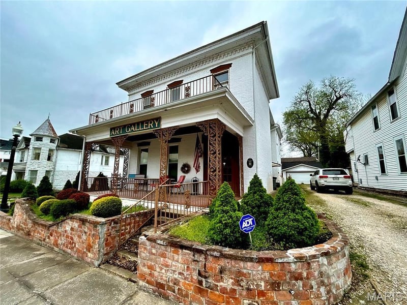 202 N 3rd St, Louisiana, MO 63353