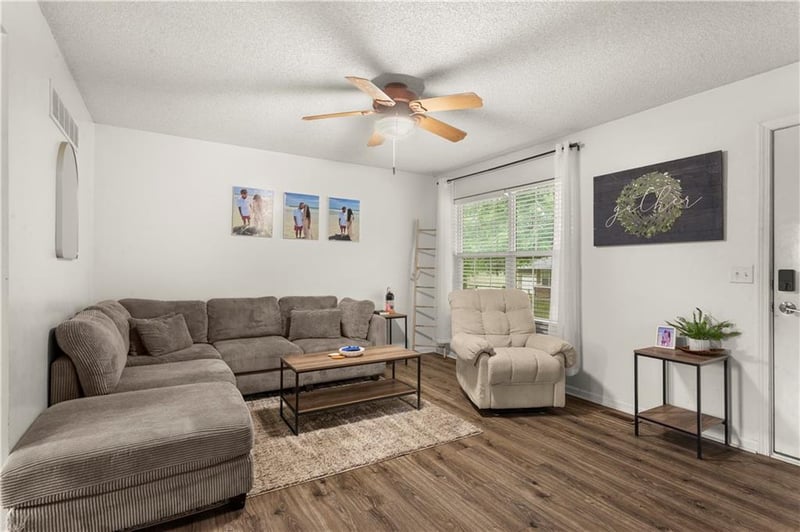 808 SE 19th St, Oak Grove, MO 64075