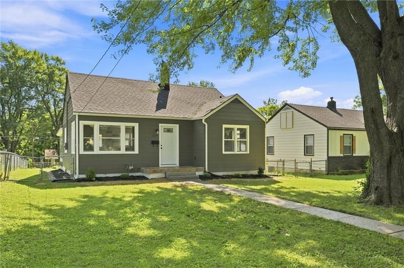 1355 S Pearl St, Independence, MO 64055