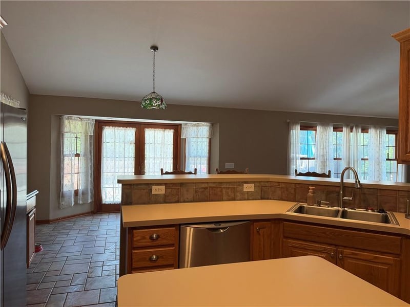 1313 SE Moore Rd, St Joseph, MO 64504