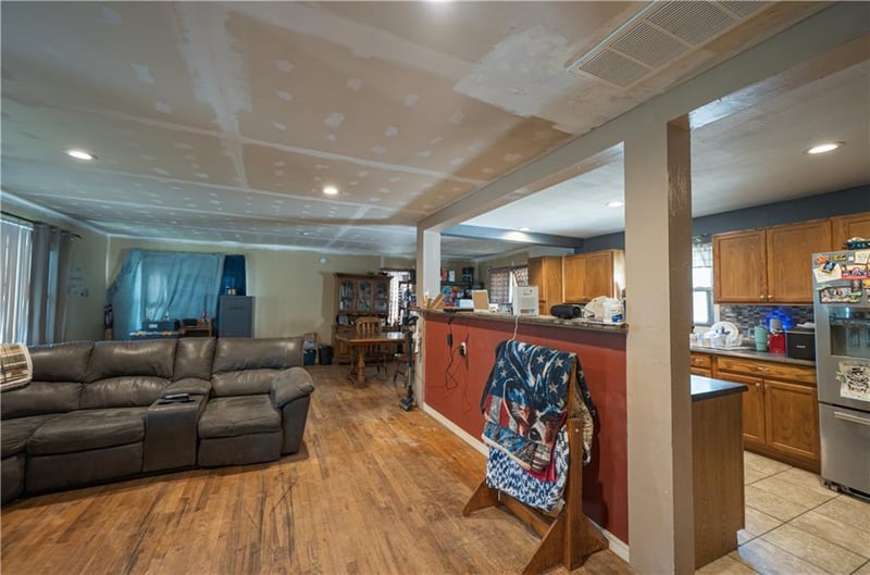 216 Main St, Neodesha, KS 66757
