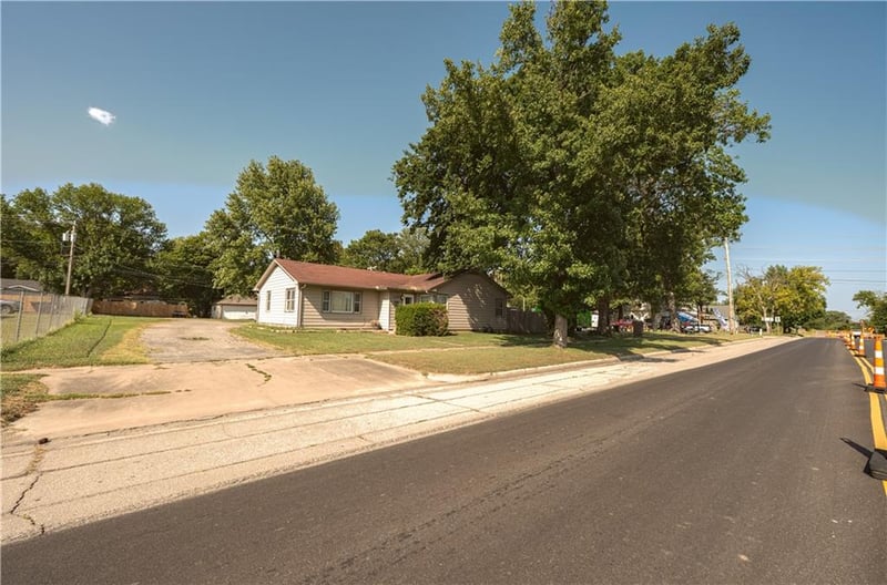 216 Main St, Neodesha, KS 66757
