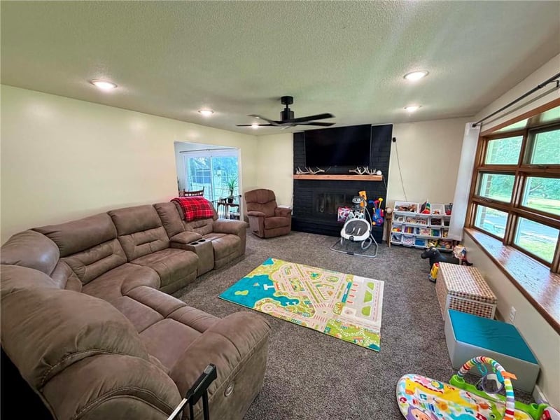 321 S Clayton Ave, Maryville, MO 64468