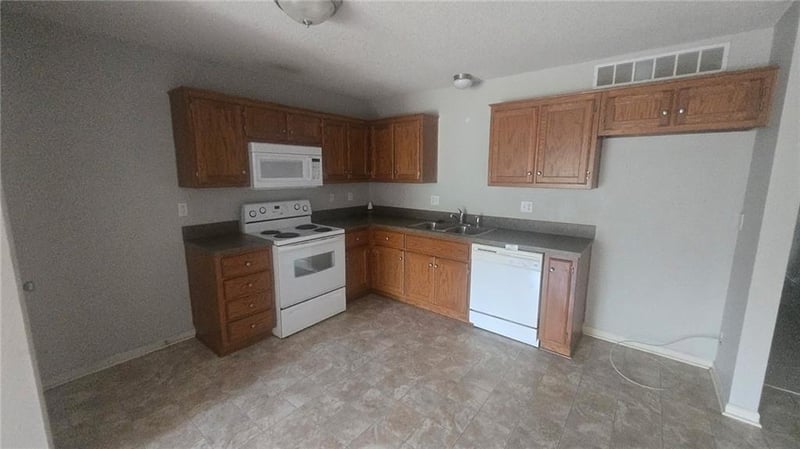 425 Hawthorne Blvd #4, Warrensburg, MO 64093
