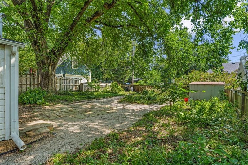 1040 Pennsylvania St, Lawrence, KS 66044