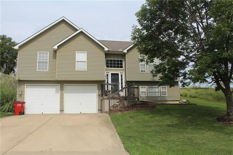 212 Whispering Hills Blvd, Lone Jack, MO 64070