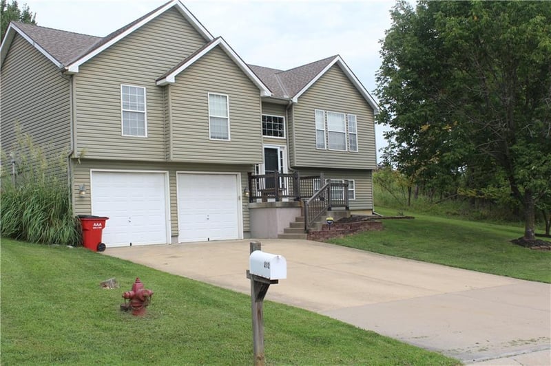212 Whispering Hills Blvd, Lone Jack, MO 64070