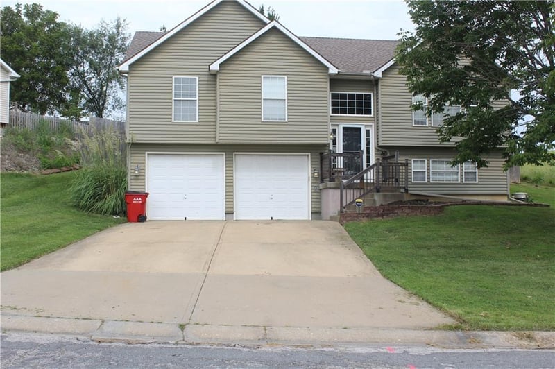 212 Whispering Hills Blvd, Lone Jack, MO 64070