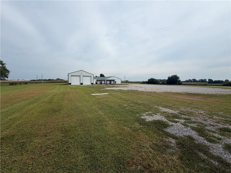 26274 H Hw, Marshall, MO 65340