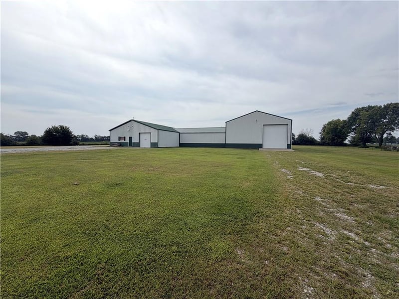 26274 H Hw, Marshall, MO 65340