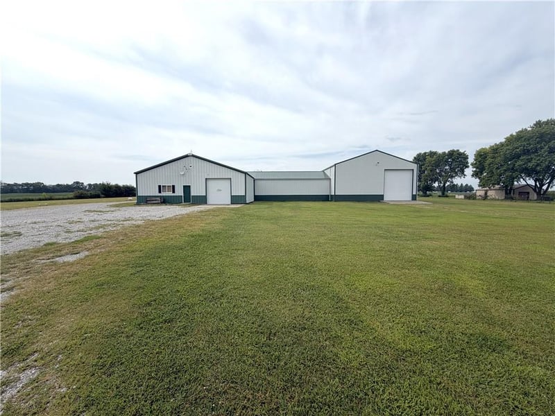 26274 H Hw, Marshall, MO 65340