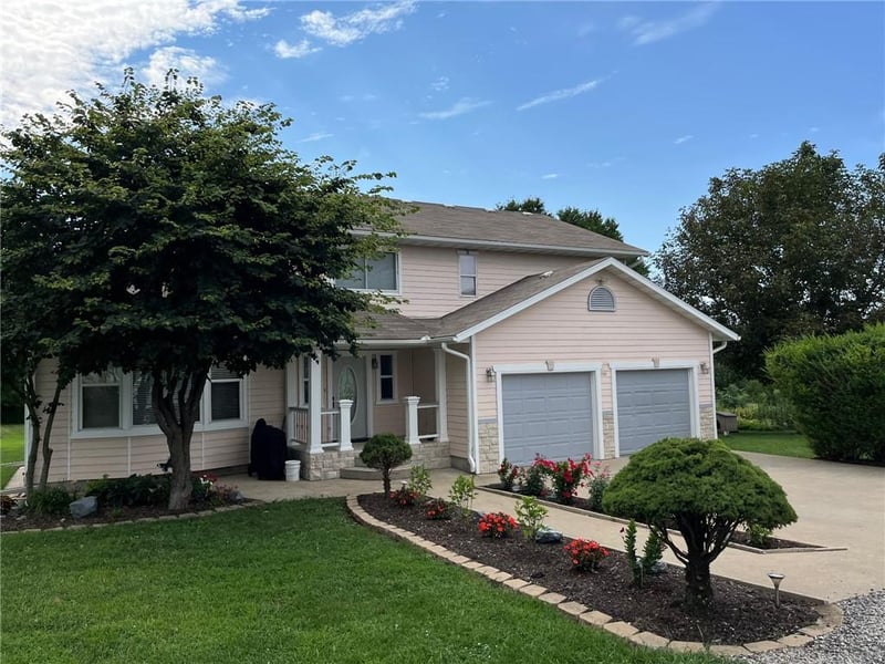 25061 Angus Dr, Houstonia, MO 65333
