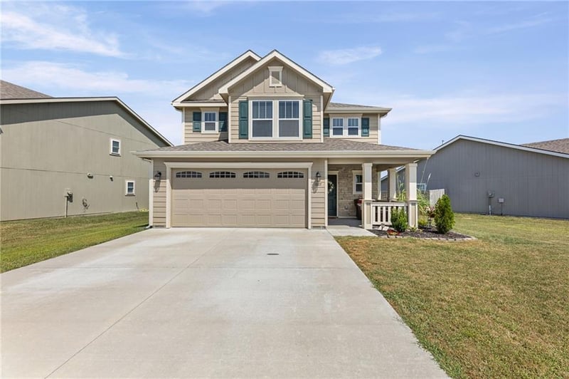 1607 Bluestem Dr, Ottawa, KS 66067