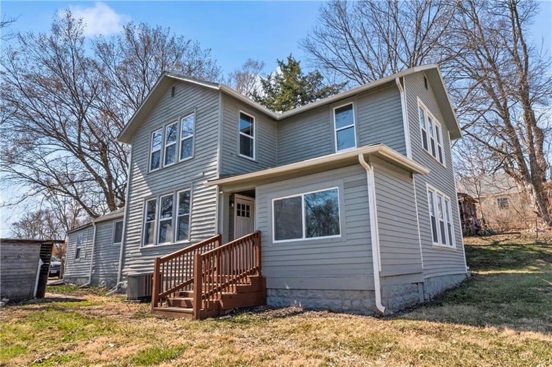1314 Atchison St, Atchison, KS 66002