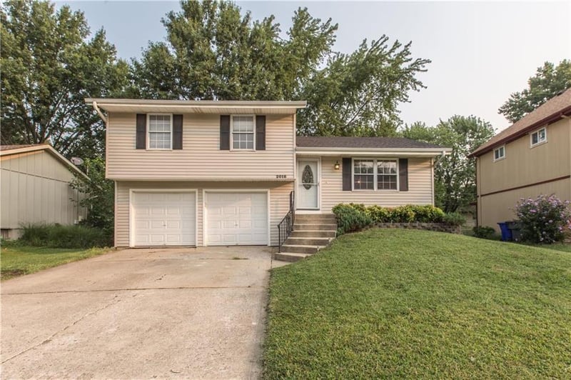 2018 E Mohawk Ct, Olathe, KS 66062