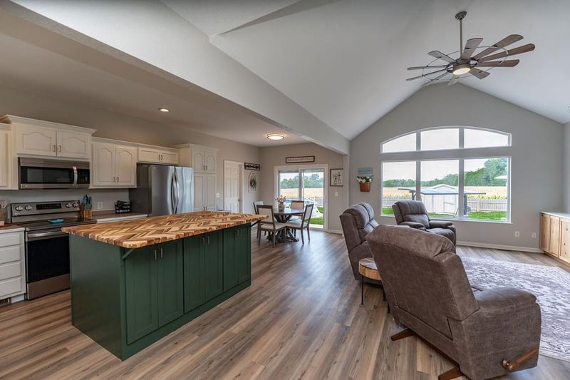 104 Harlequin Dr, Adrian, MO 64720
