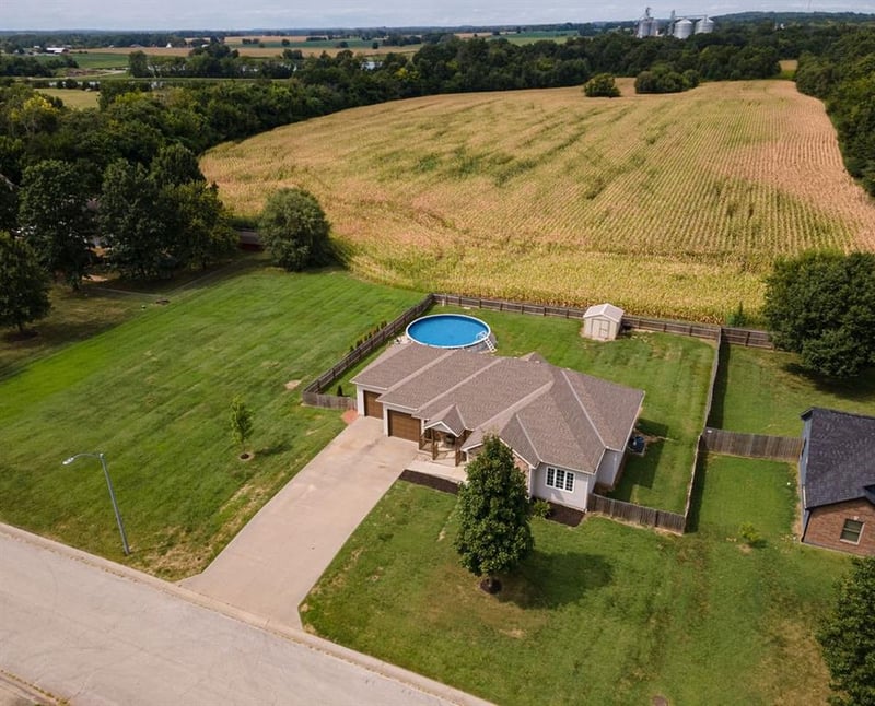 104 Harlequin Dr, Adrian, MO 64720