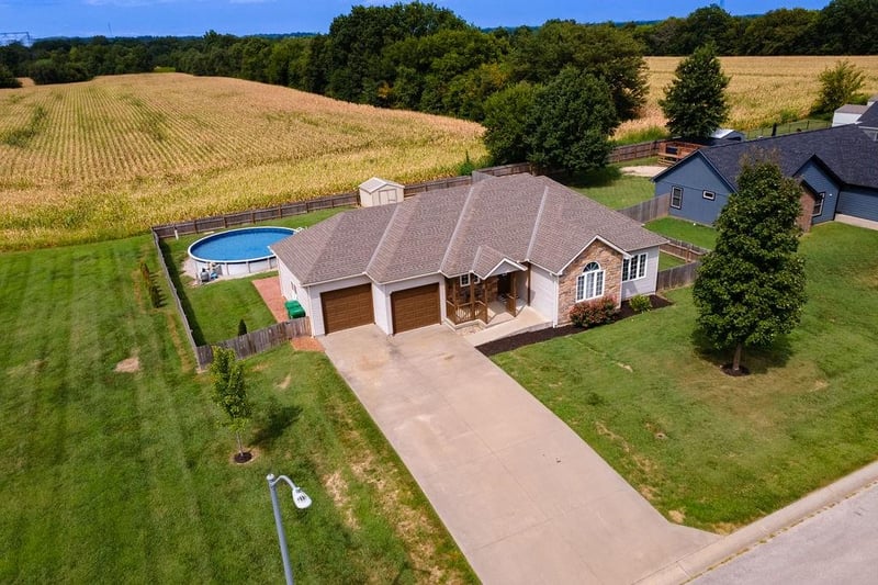 104 Harlequin Dr, Adrian, MO 64720