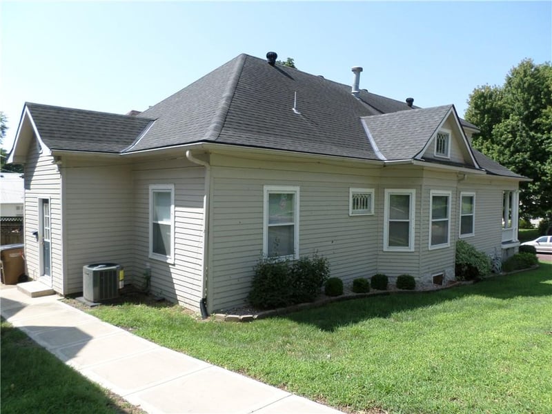 526 N 4 St, Atchison, KS 66002