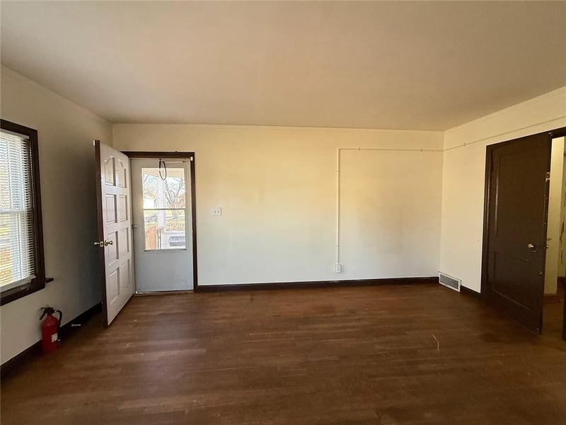 231 W 4th St, Junction City, KS 66441