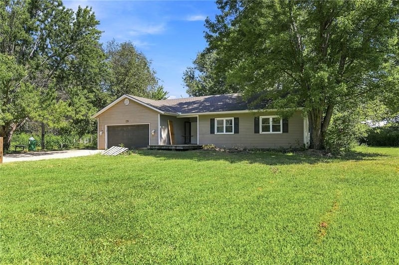 25791 Columbia Rd, Paola, KS 66071