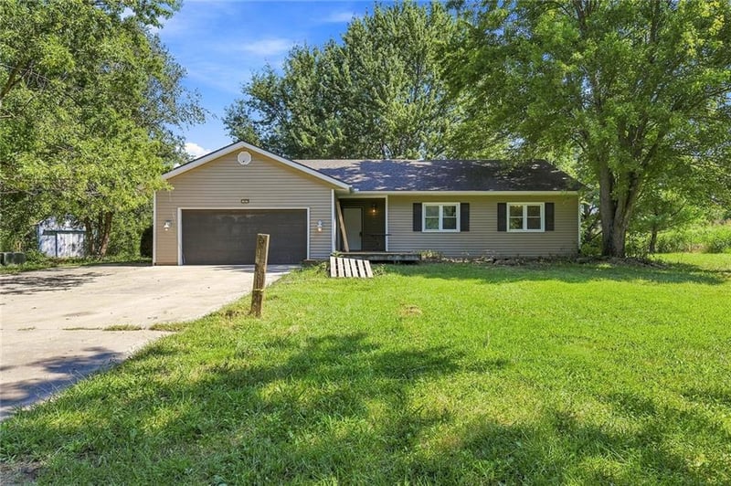 25791 Columbia Rd, Paola, KS 66071