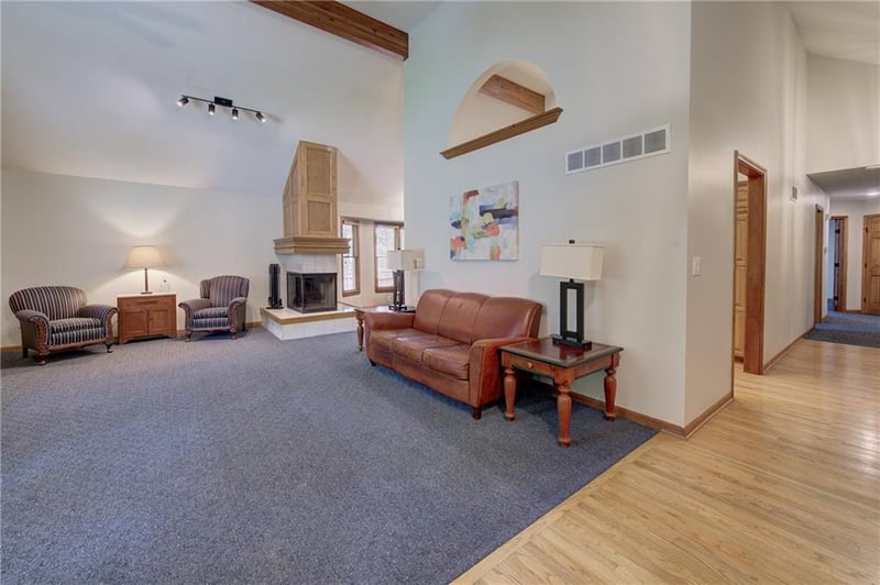 9304 NW 79th St, Weatherby Lake, MO 64152