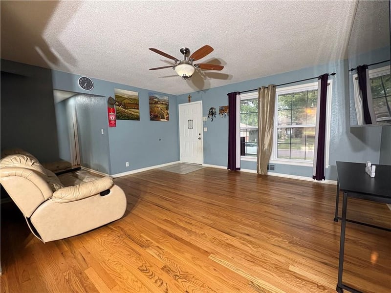 13436 Belmeade Ave, Grandview, MO 64030