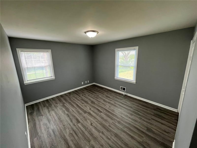 10004 E 38th Ter, Kansas City, MO 64133