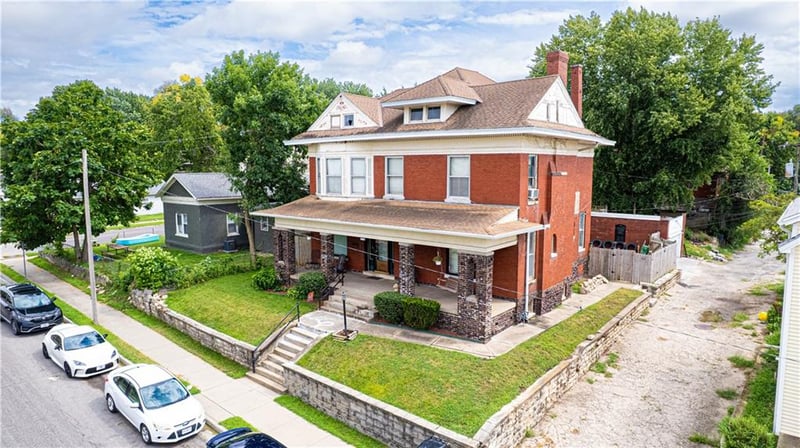 1714 Faraon St, St Joseph, MO 64501