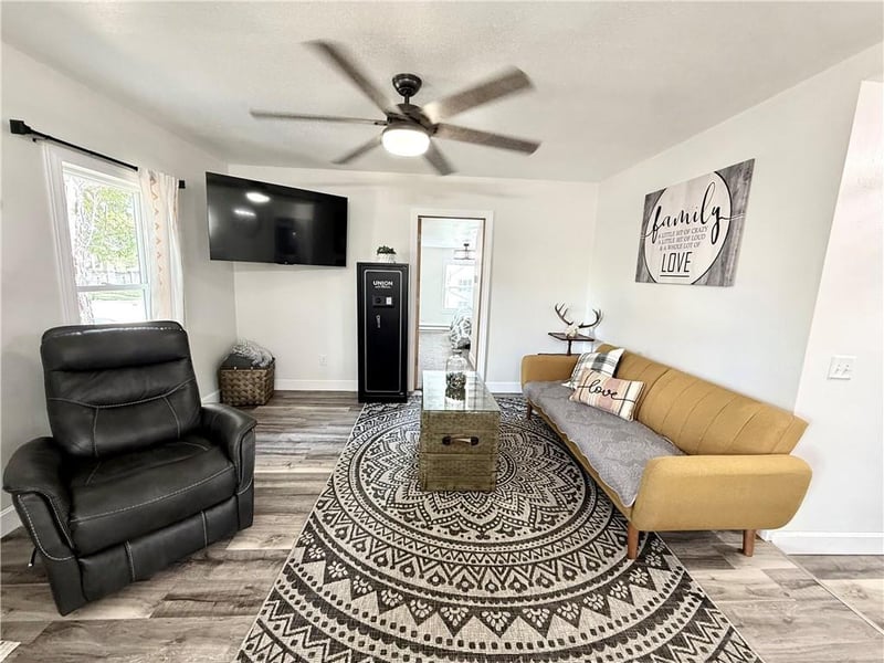 424 2nd St, Barnard, MO 64423
