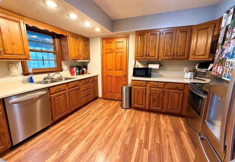 614 W 16th St, Maryville, MO 64468