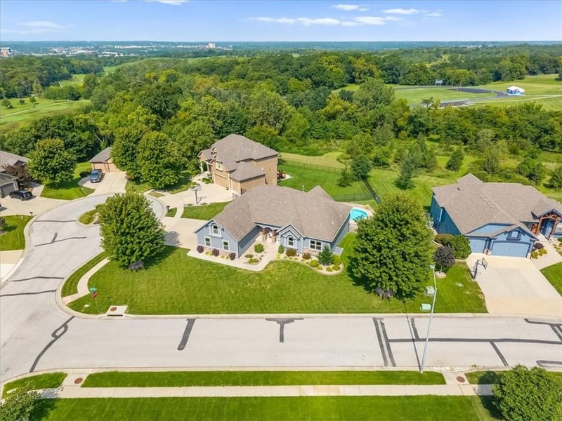 22702 E 41st Ter, Blue Springs, MO 64015