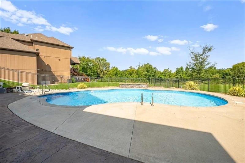 22702 E 41st Ter, Blue Springs, MO 64015