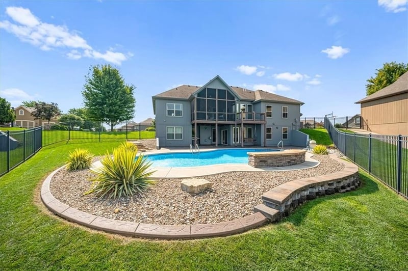 22702 E 41st Ter, Blue Springs, MO 64015
